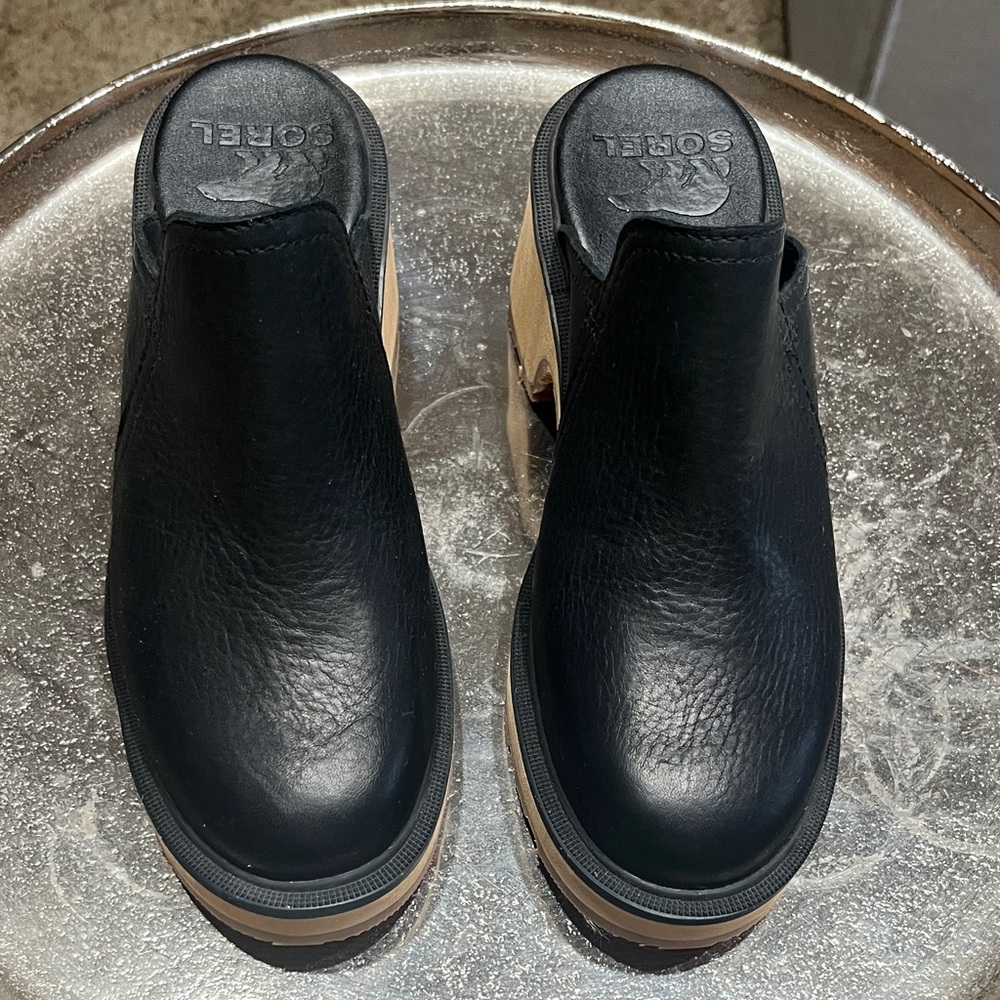 Sorel Black and Tan Slip-On Clogs